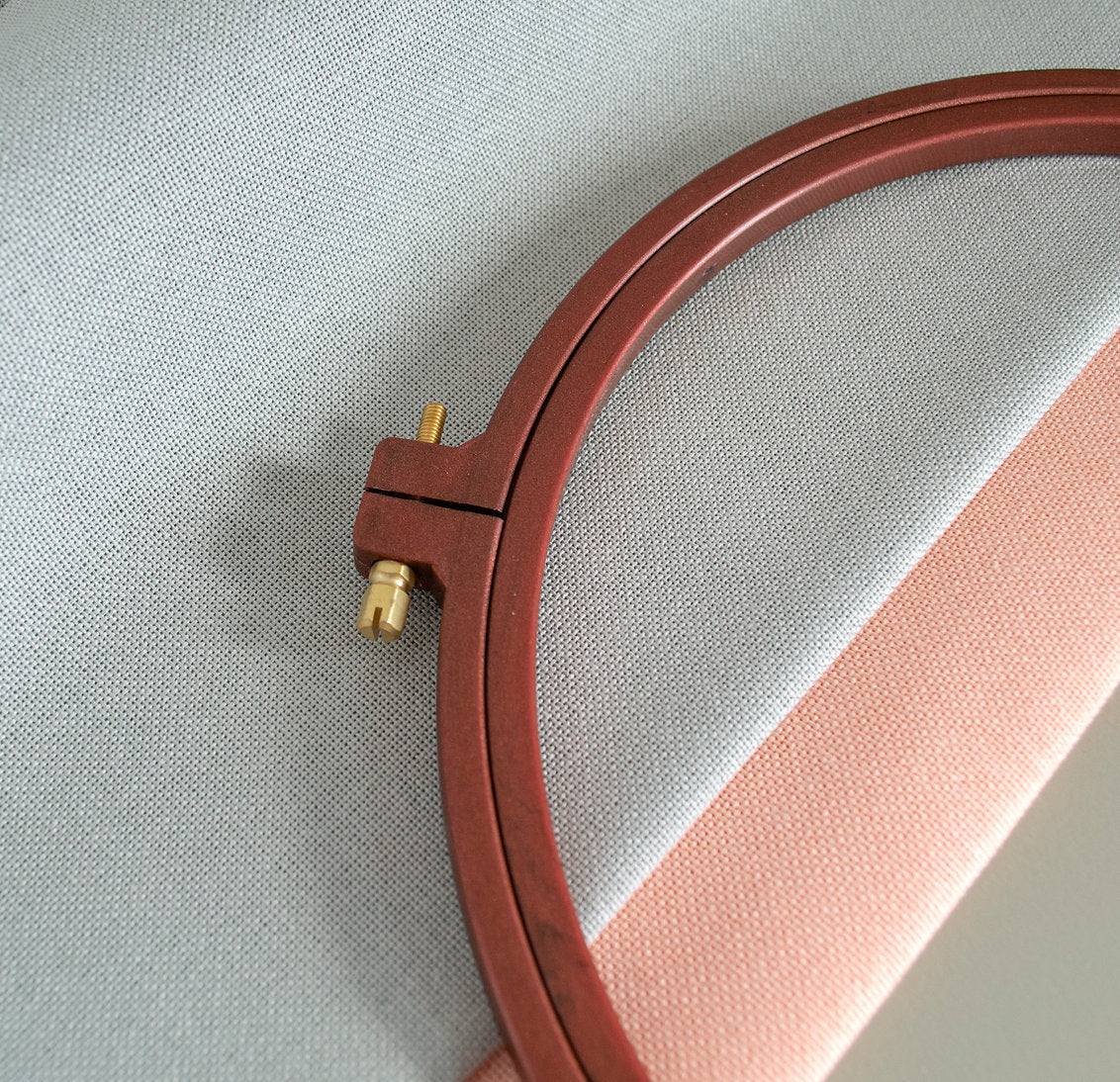 Nurge Plastic Hoop with Clamp: Your Lightweight and Reliable Companion for Flawless Embroidery