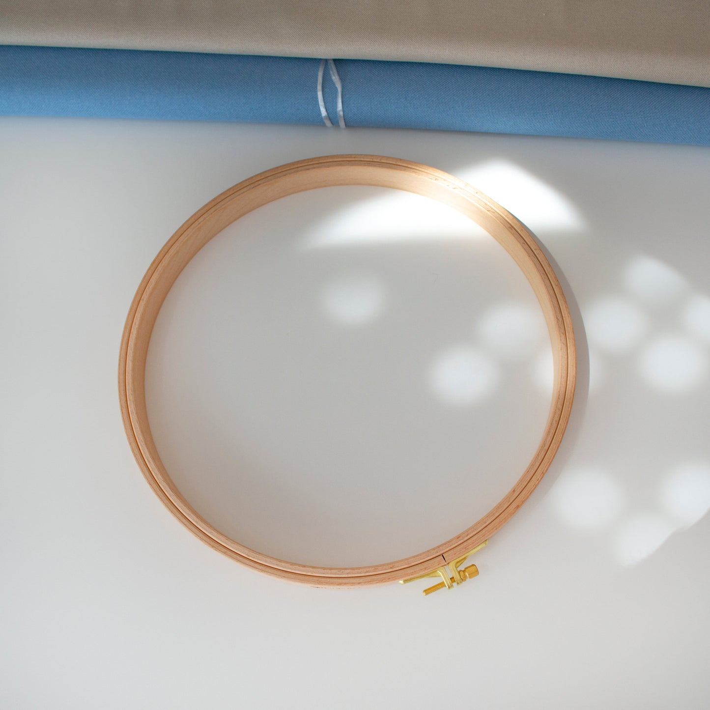 Nurge 24 mm Wooden Embroidery Hoop: A Sturdy Companion for Exquisite Stitching