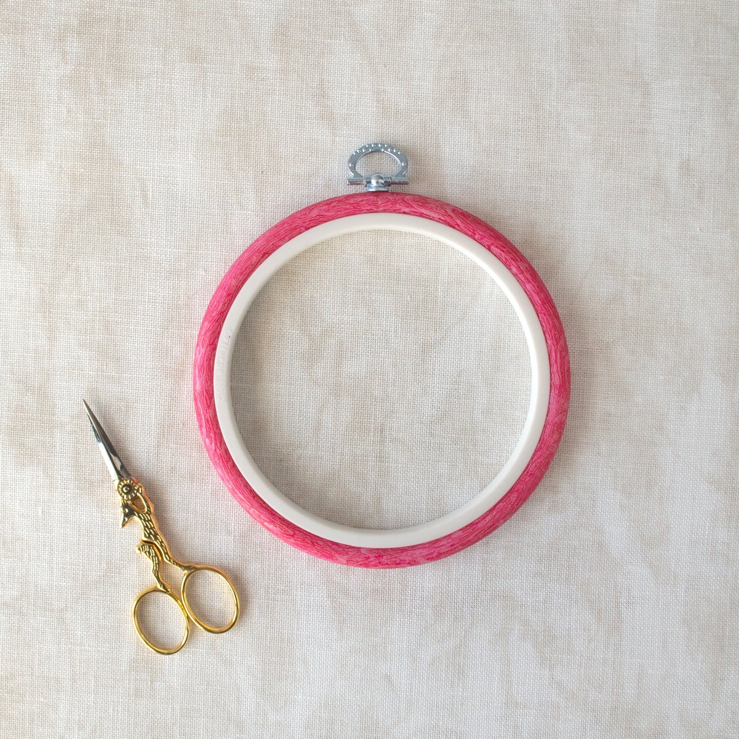 Nurge Pink Hoop-Frame: A Delicate Touch for Your Embroidery and Décor