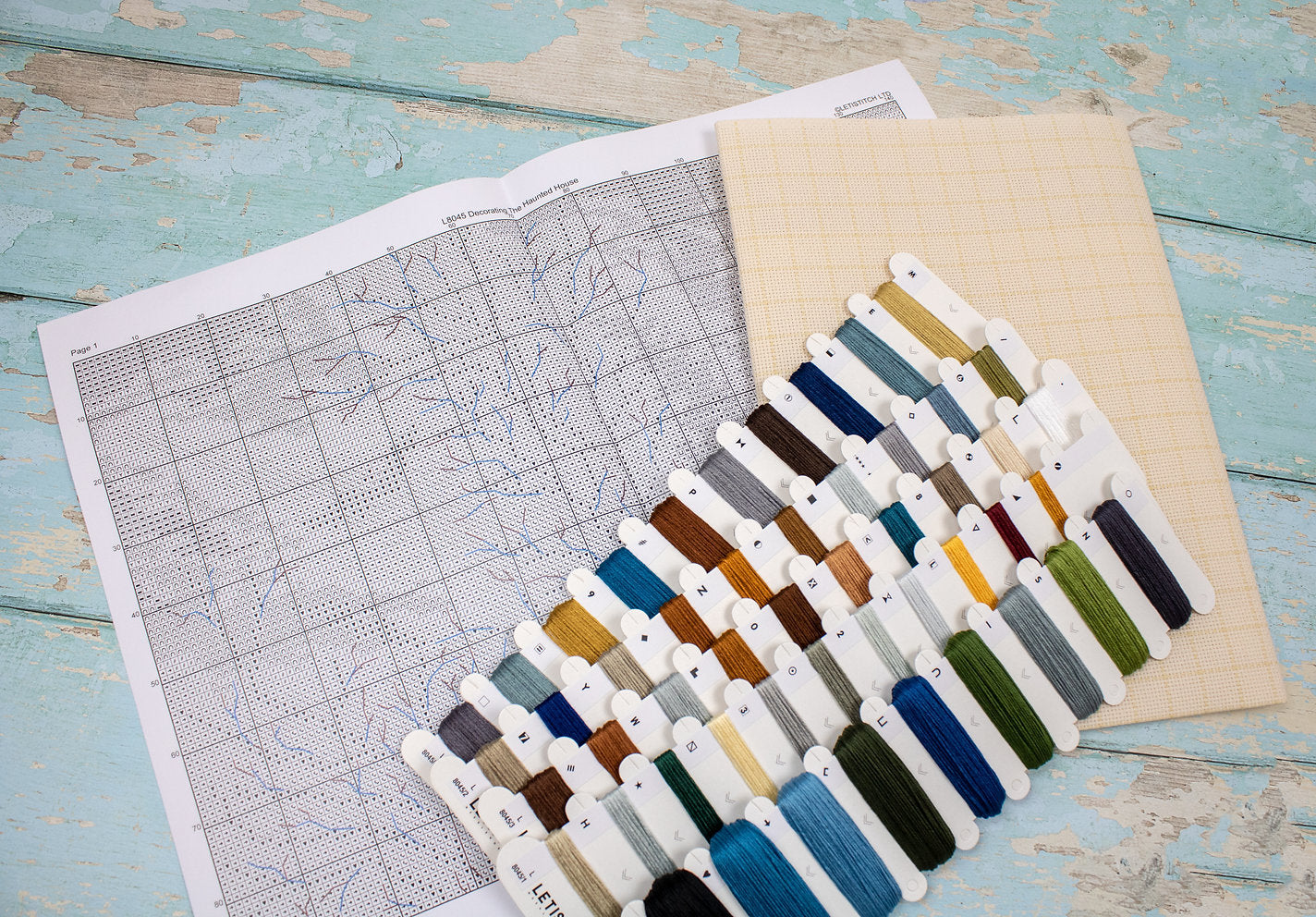 Decorar la Casa Embrujada - L8045 LETISTITCH - Kit de Punto de Cruz