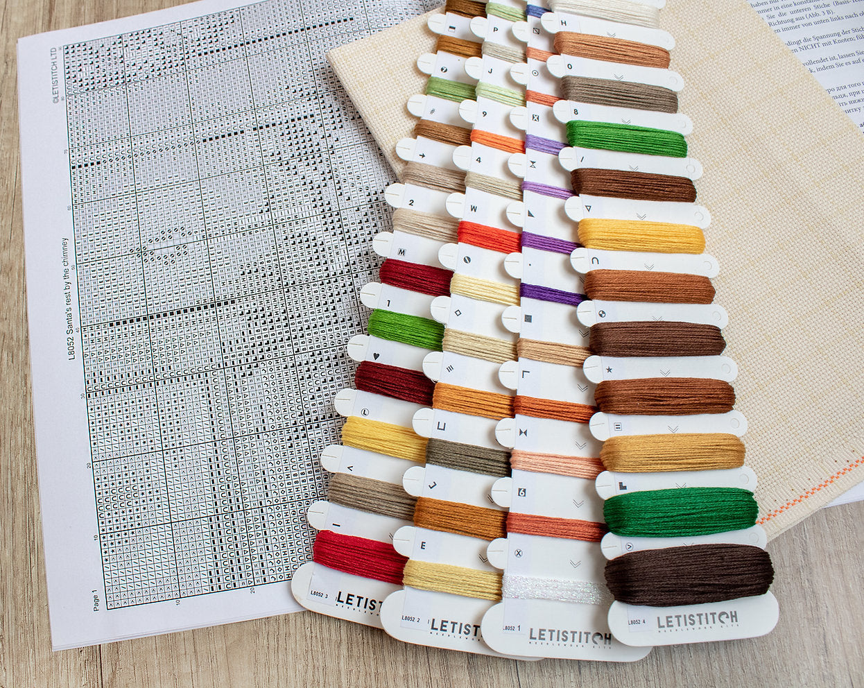 Santa's rest by the chimney - L8052 LETISTITCH - Kit de Punto de Cruz