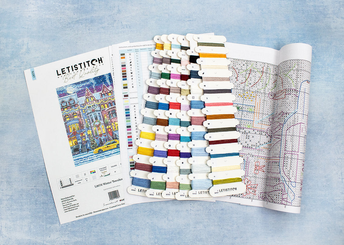 Kit de punto de cruz "Winter Townhouse" de Letistitch L8076