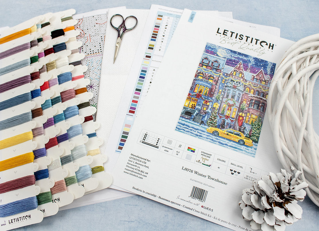 Kit de punto de cruz "Winter Townhouse" de Letistitch L8076