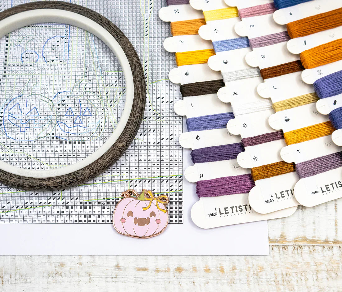 L9950 Pumpkin Lane - LetiStitch | Kit de punto de cruz otoñal