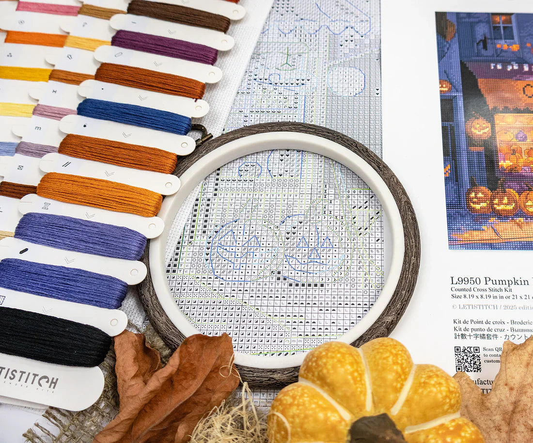 L9950 Pumpkin Lane - LetiStitch | Kit de punto de cruz otoñal