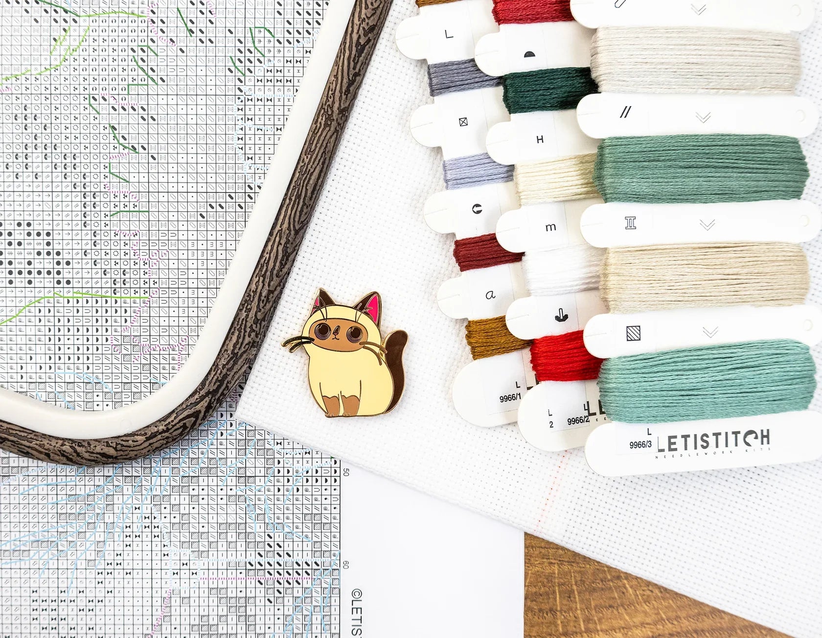 Detalle del bordado en punto de cruz del kit LetiStitch L9966 Christmas Naps