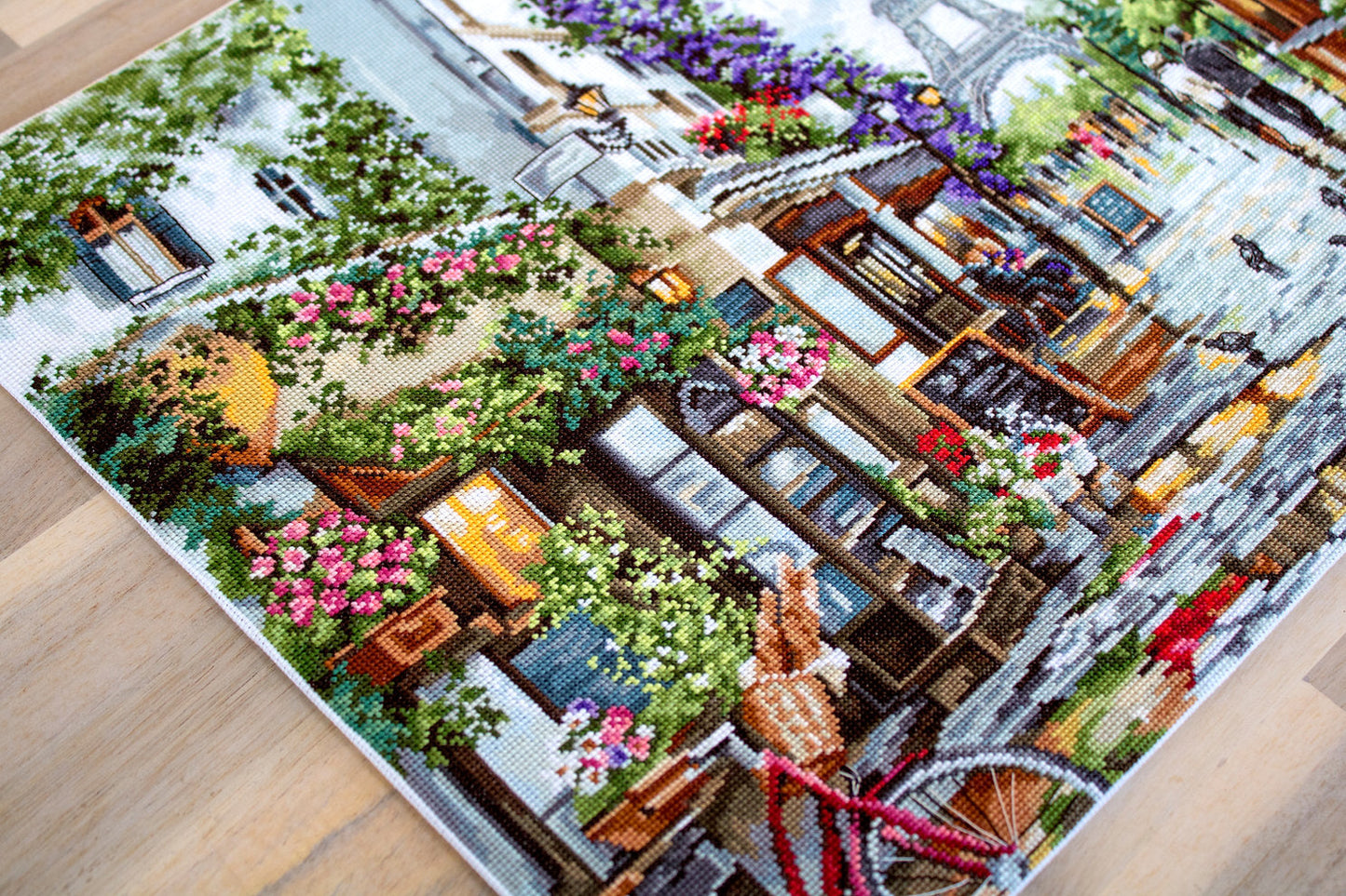 Kit de Punto de Cruz "Paris en Flores" con la Torre Eiffel - Luca-S B2365