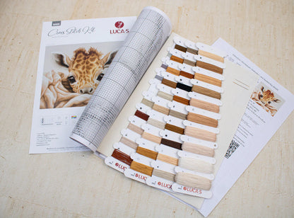 Kit de Punto de Cruz - The Baby Giraffe - B2425 Luca-S