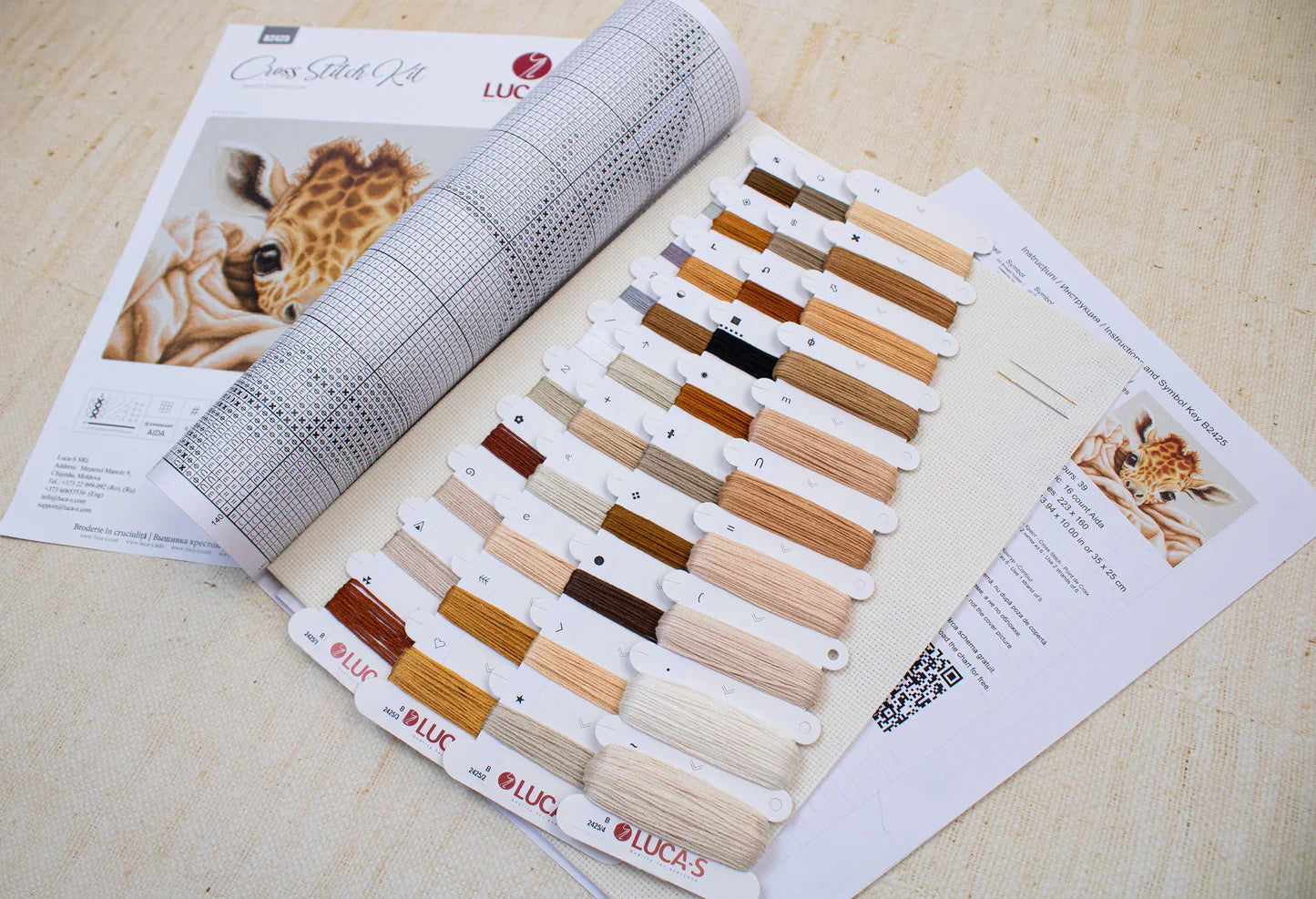 Kit de Punto de Cruz - The Baby Giraffe - B2425 Luca-S