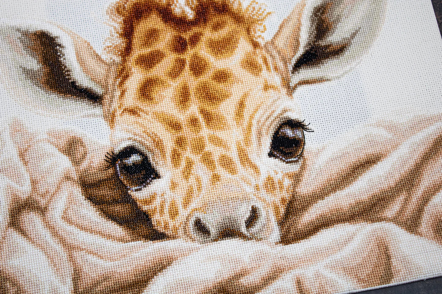 Kit de Punto de Cruz - The Baby Giraffe - B2425 Luca-S