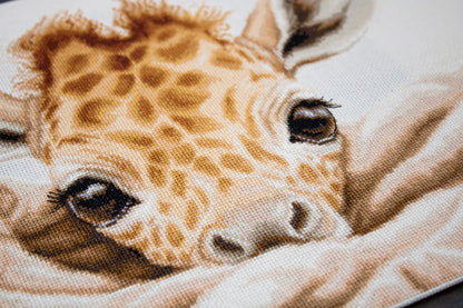 Kit de Punto de Cruz - The Baby Giraffe - B2425 Luca-S