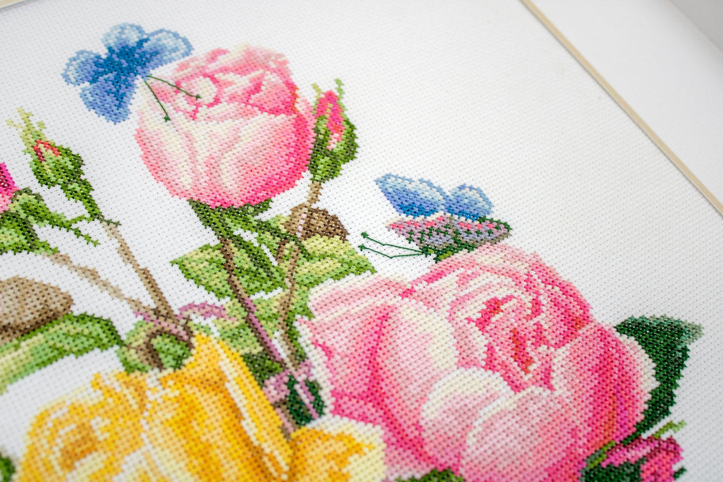BU4003 Rosas amarillas y rosas de Bengala - Kit de Punto de Cruz Luca-S