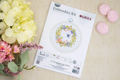 Kit punto de cruz Luca-S BC107 In the Harmony of Spring con bastidor