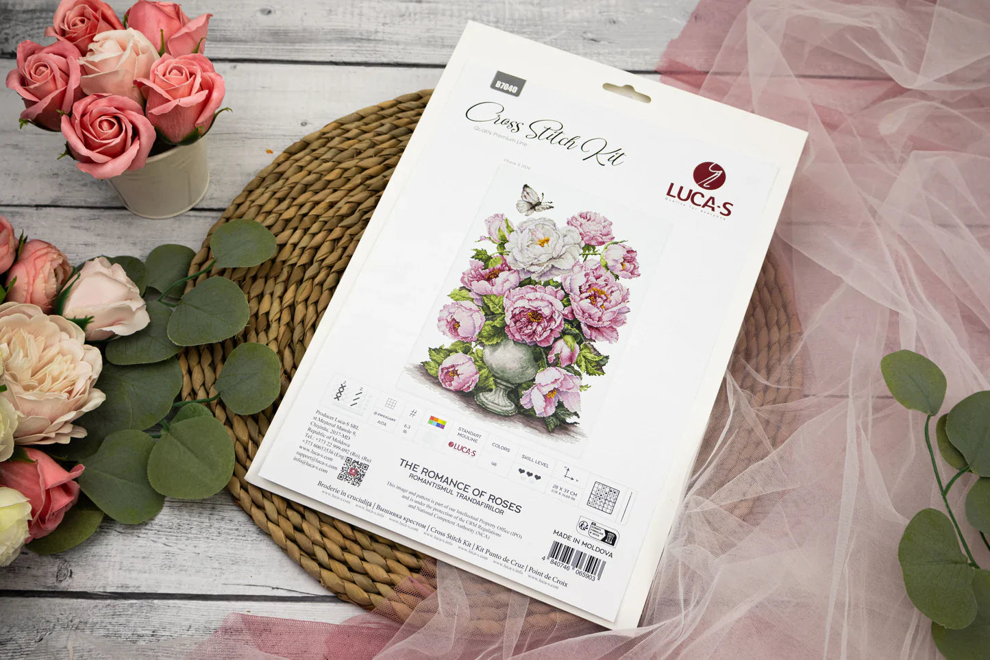 Kit de Punto de Cruz "El Romance de las Rosas" B7040