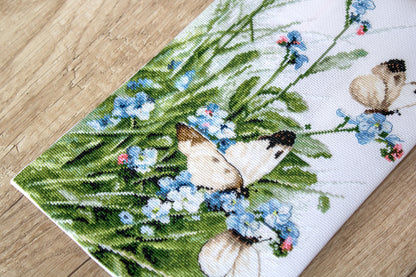 LETI 939 Butterflies and bluebird flowers - Kit de Punto de Cruz LETISTITCH