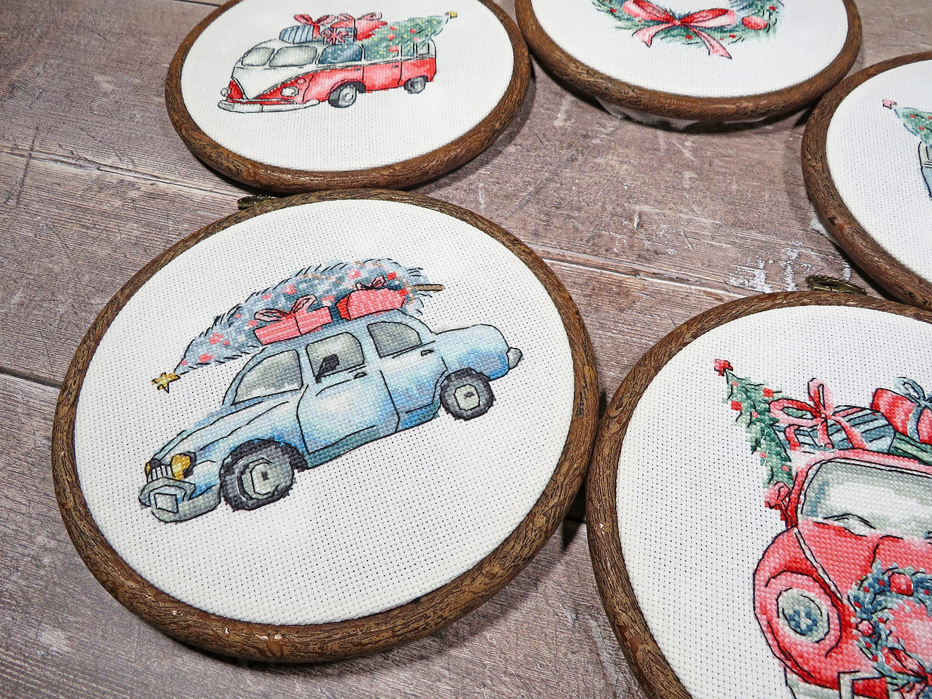 LETI 965 Coches Retro De Navidad / 5 en 1 - Kit punto de cruz LETISTITCH