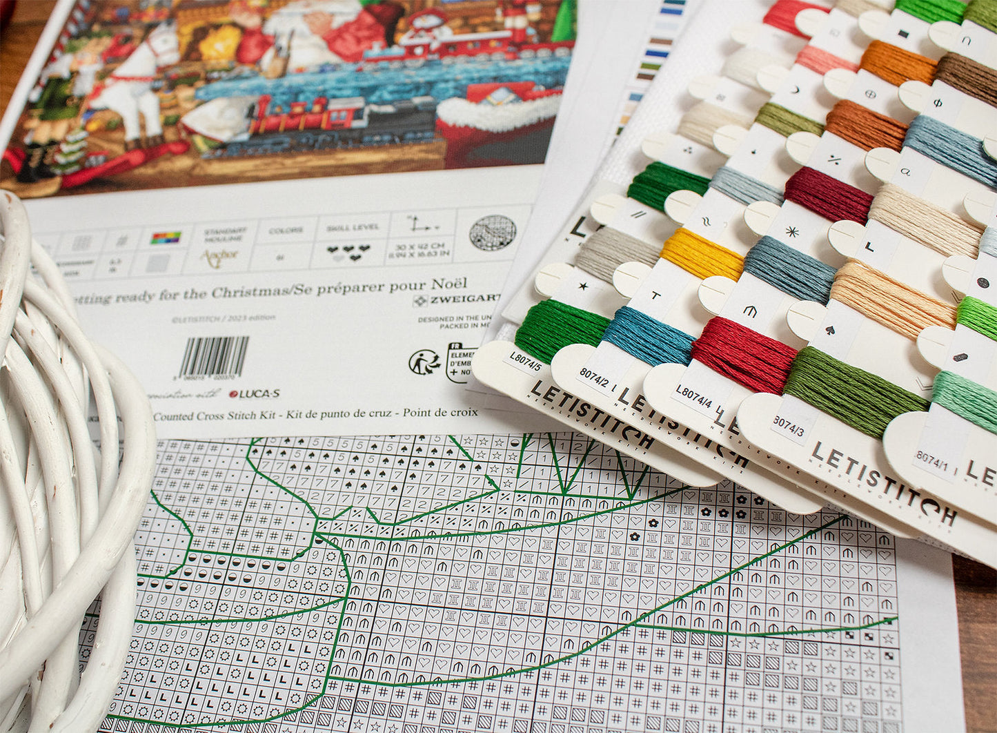 Preparándose para la Navidad - L8074 LETISTITCH - Kit de Punto de Cruz