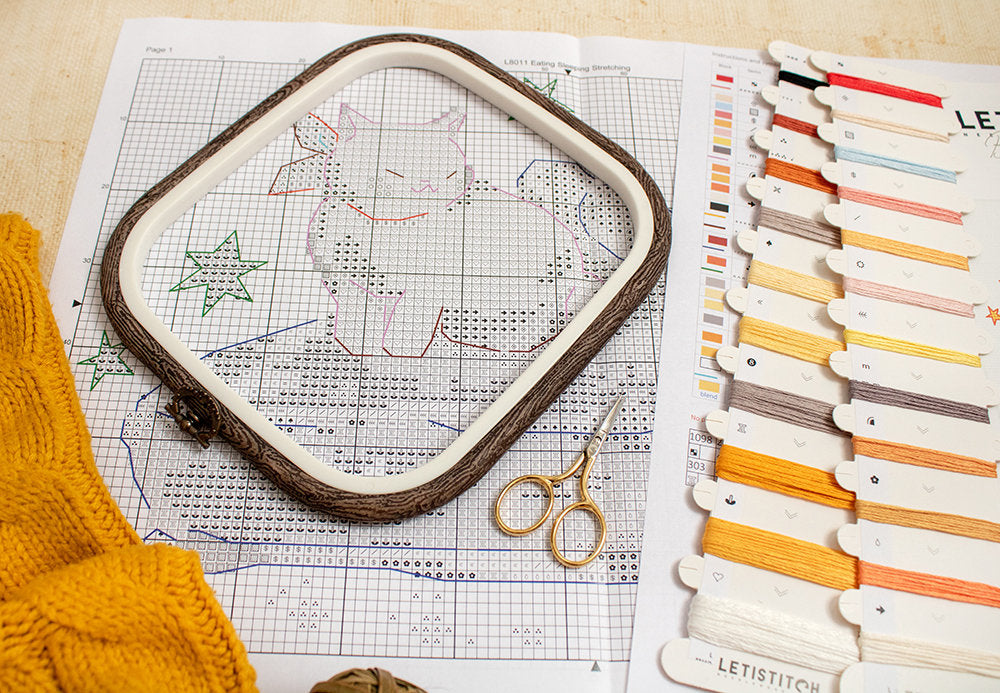 Kit de Punto de Cruz "Comer Dormir Estirarse" - LETISTITCH L8811
