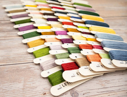 Kit de Punto de Cruz "Esplendor Primaveral en la Montaña" – Letistitch L9939