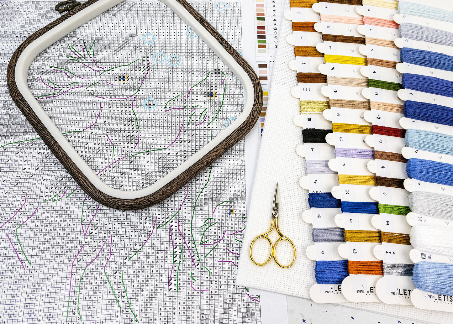 L9921 Angel in Wood - Letistitch | Kit de Punto de Cruz